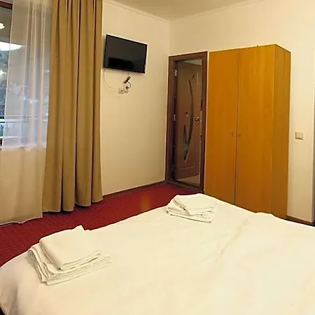 Отель Pensiunea Montan Din Bran,sat Simon Indoor Брашов