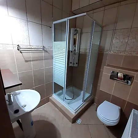 Отель Pensiunea Montan Din Bran,sat Simon Indoor Брашов