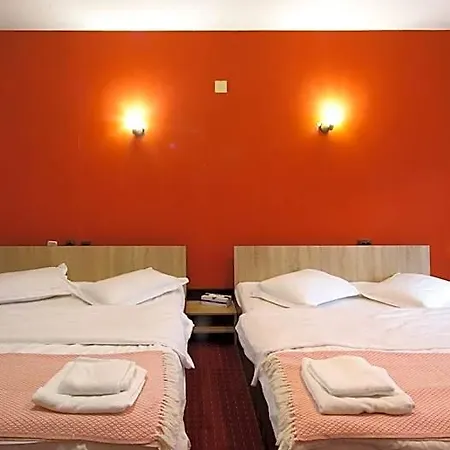 Отель Pensiunea Montan Din Bran,sat Simon Indoor 3*